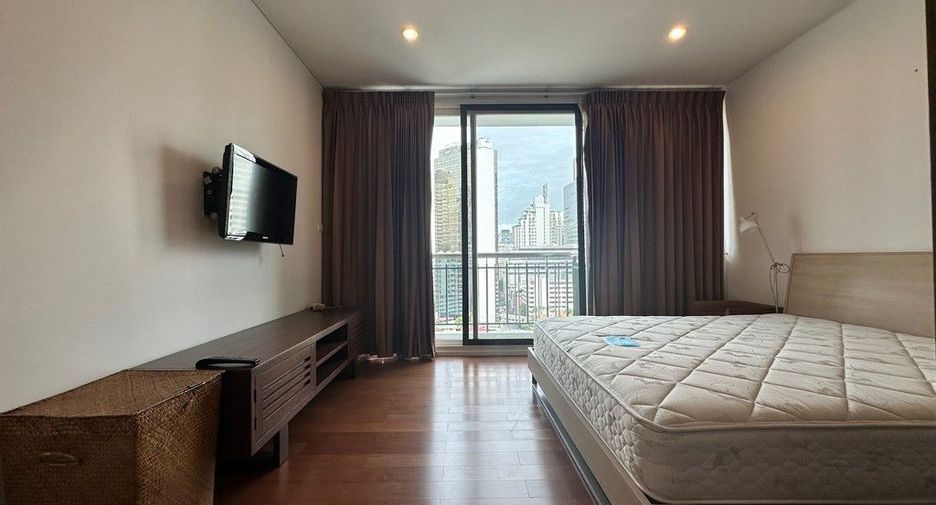 For sale 2 bed condo in Watthana, Bangkok
