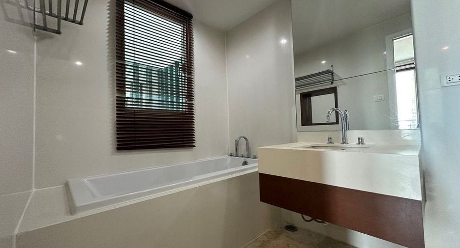 For sale 2 bed condo in Watthana, Bangkok