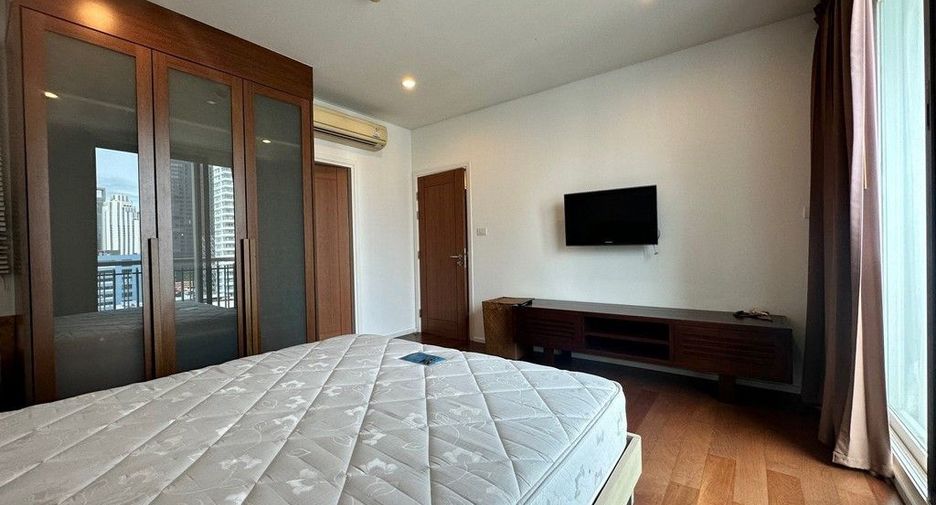 For sale 2 bed condo in Watthana, Bangkok