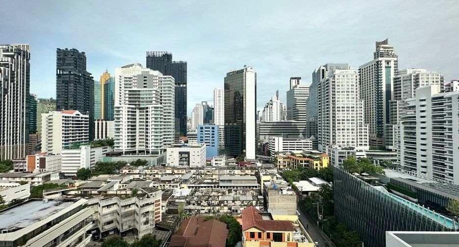 For sale 2 bed condo in Watthana, Bangkok