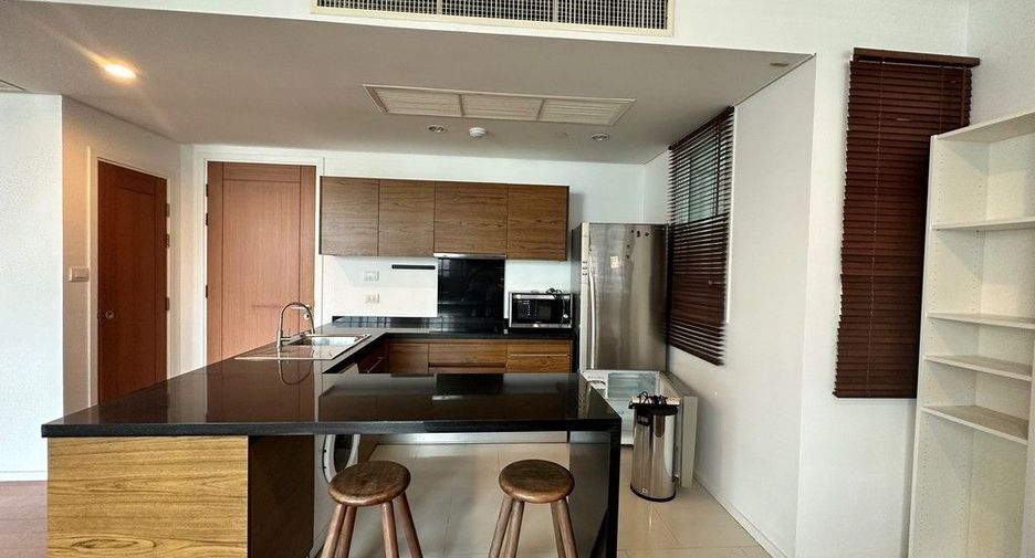 For sale 2 bed condo in Watthana, Bangkok