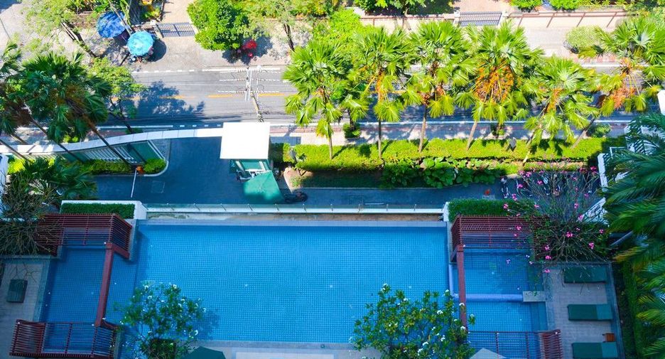For sale 2 bed condo in Watthana, Bangkok