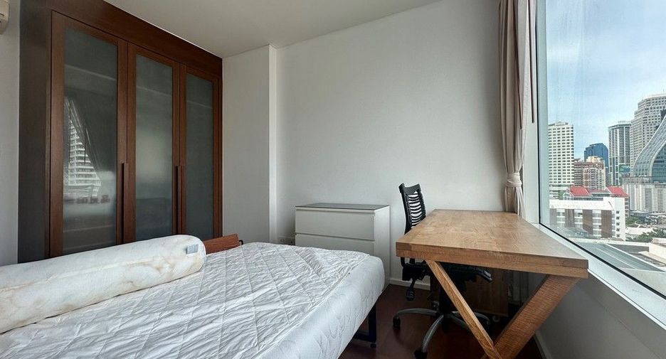 For sale 2 bed condo in Watthana, Bangkok