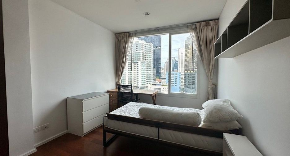 For sale 2 bed condo in Watthana, Bangkok