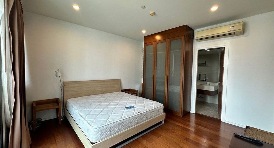 For sale 2 bed condo in Watthana, Bangkok