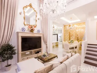 For rent 4 Beds townhouse in Lat Phrao, Bangkok