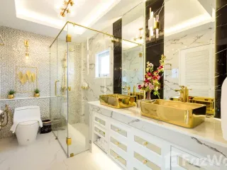 For rent 4 Beds townhouse in Lat Phrao, Bangkok