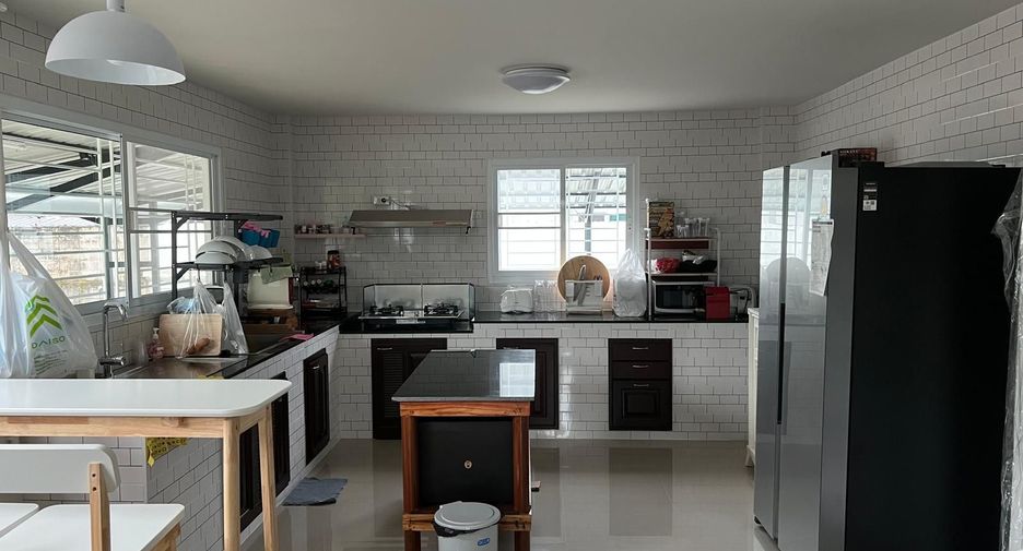 For sale 5 bed house in Mueang Chiang Rai, Chiang Rai