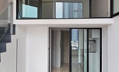 For sale 1 bed condo in Huai Khwang, Bangkok