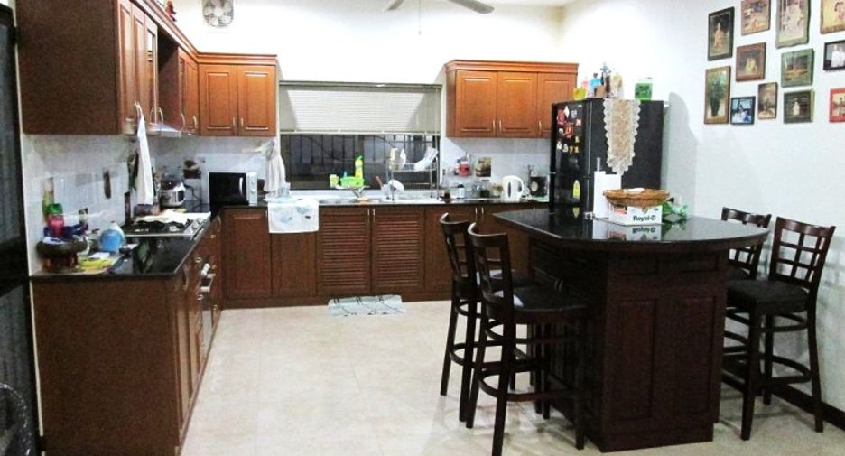 For sale 4 bedrooms house in East Pattaya, Pattaya