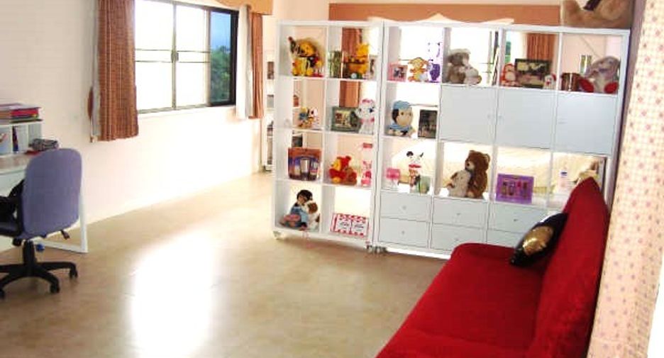 For sale 4 bedrooms house in East Pattaya, Pattaya