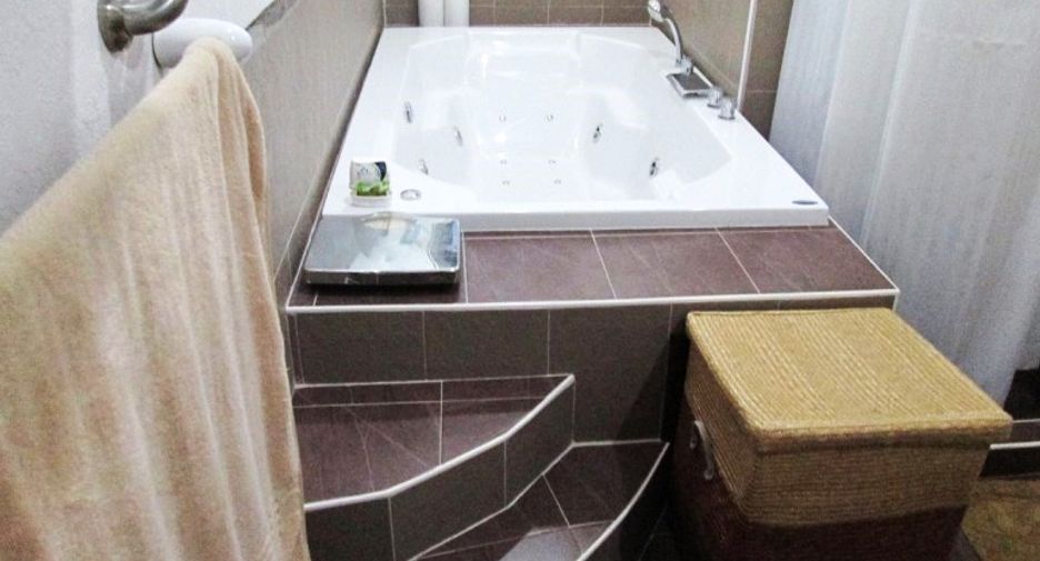 For sale 4 bedrooms house in East Pattaya, Pattaya