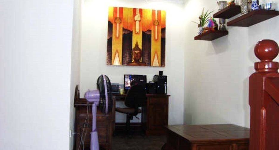 For sale 4 bedrooms house in East Pattaya, Pattaya