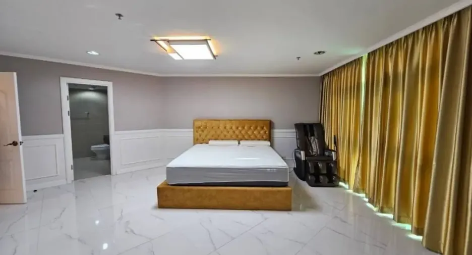 For rent 4 bed condo in Huai Khwang, Bangkok