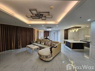 For rent 4 Beds condo in Huai Khwang, Bangkok