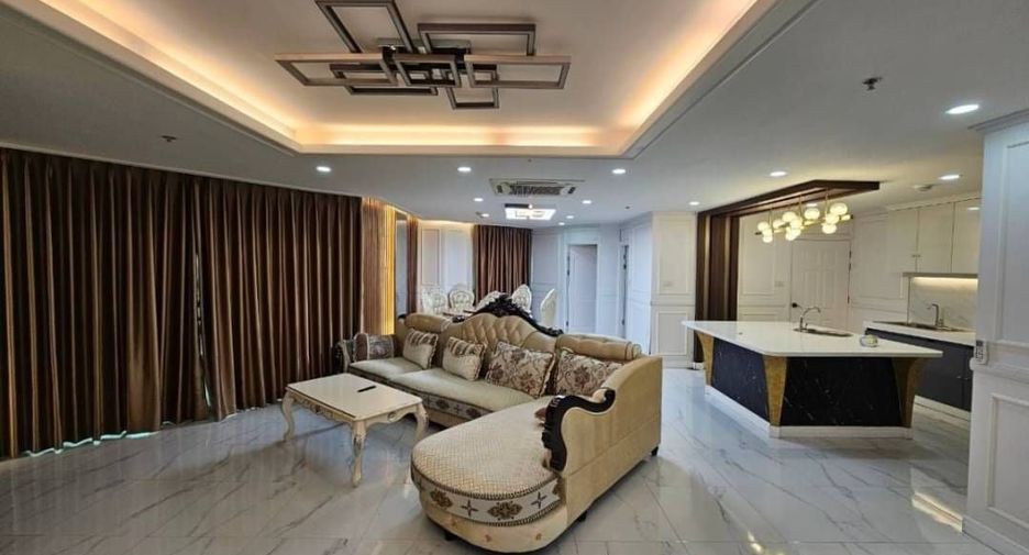 For rent 4 bed condo in Huai Khwang, Bangkok