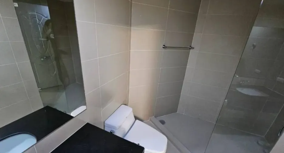 For rent 4 bed condo in Huai Khwang, Bangkok