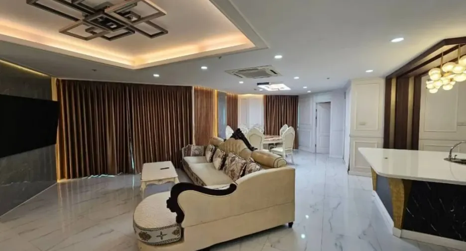 For rent 4 bed condo in Huai Khwang, Bangkok