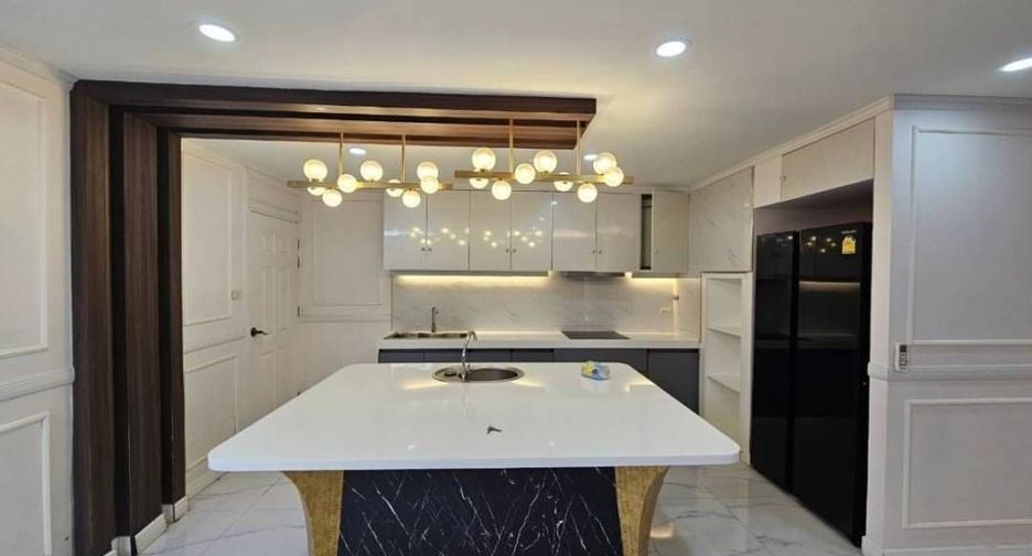 For rent 4 bed condo in Huai Khwang, Bangkok