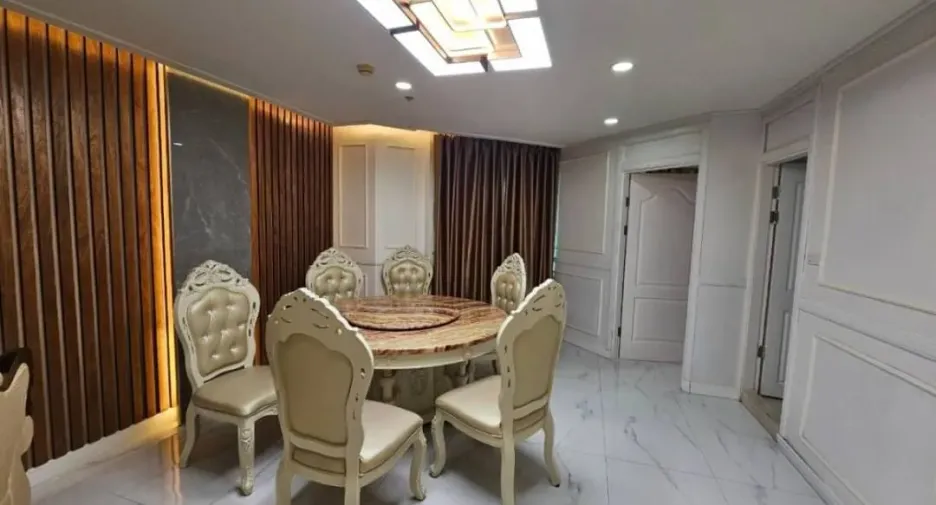 For rent 4 bed condo in Huai Khwang, Bangkok
