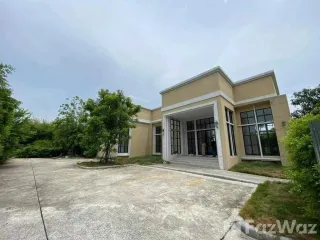 For rent 2 bed retail Space in Mueang Samut Prakan, Samut Prakan