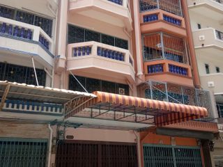 For sale 4 bed retail Space in Khlong San, Bangkok