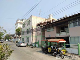 For sale 32 Beds retail Space in Lat Phrao, Bangkok