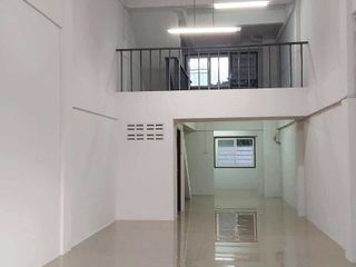 For sale 1 bed retail Space in San Kamphaeng, Chiang Mai