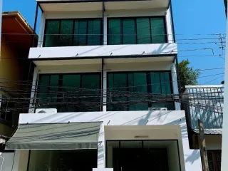 For rent 5 bed retail Space in Mueang Chiang Mai, Chiang Mai