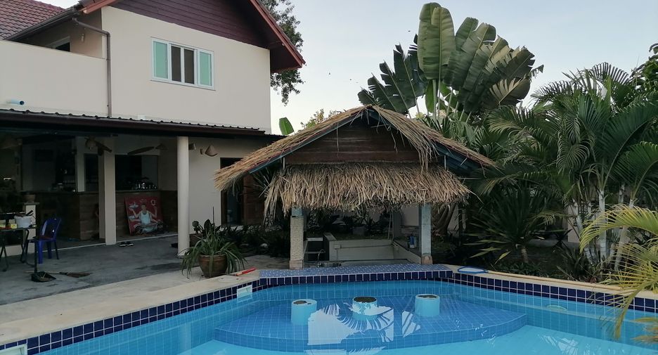For sale 6 bed hotel in Si Chiang Mai, Nong Khai