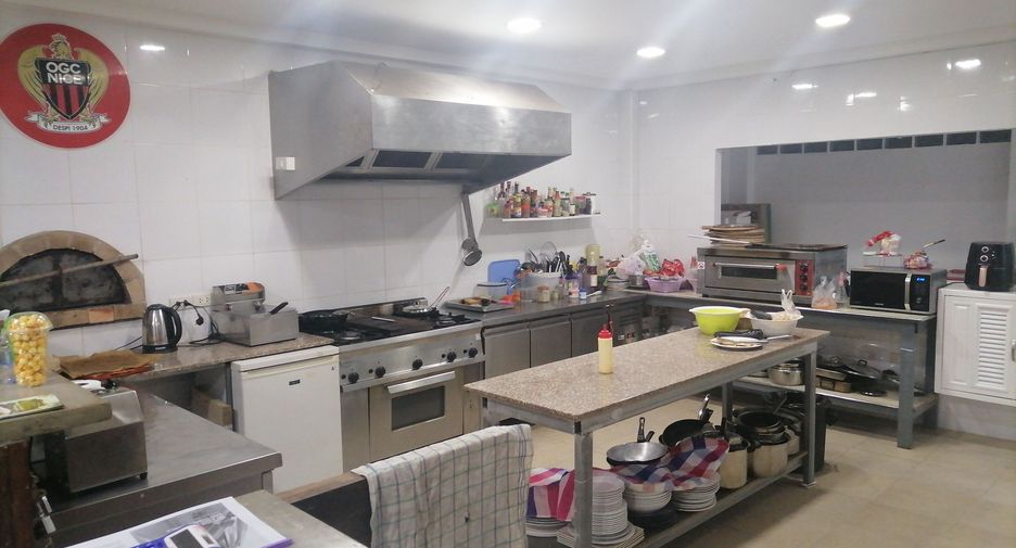 For sale 6 bed hotel in Si Chiang Mai, Nong Khai