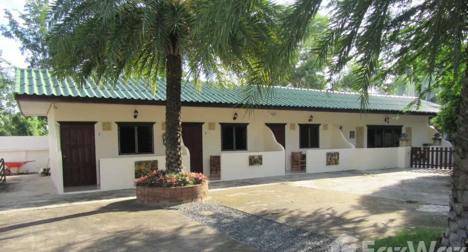 For sale 13 bed hotel in Prasat, Surin
