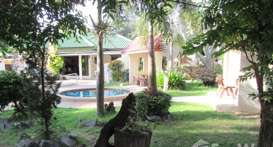 For sale 13 bed hotel in Prasat, Surin