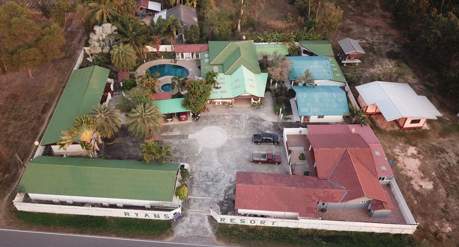 For sale 13 bed hotel in Prasat, Surin