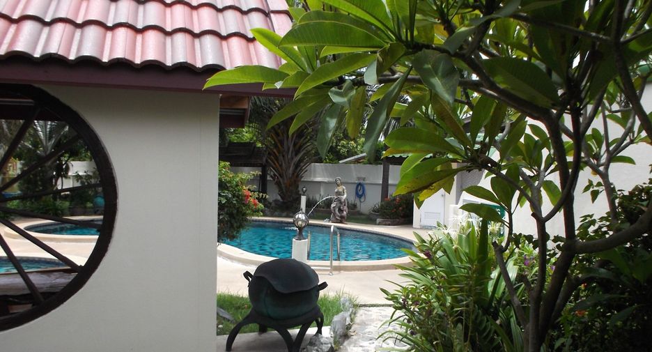 For sale 13 bed hotel in Prasat, Surin