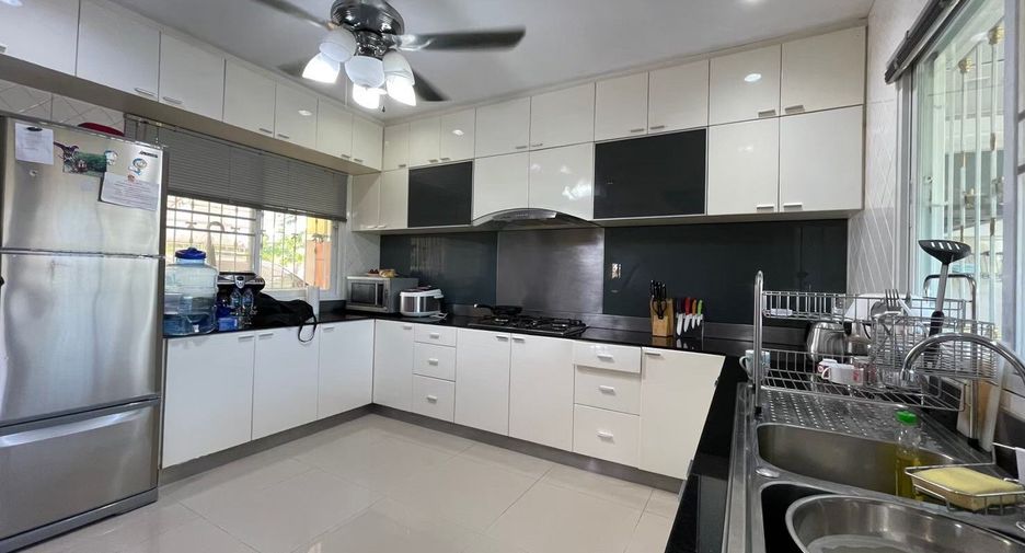 For rent 4 bed house in Mueang Nakhon Ratchasima, Nakhon Ratchasima