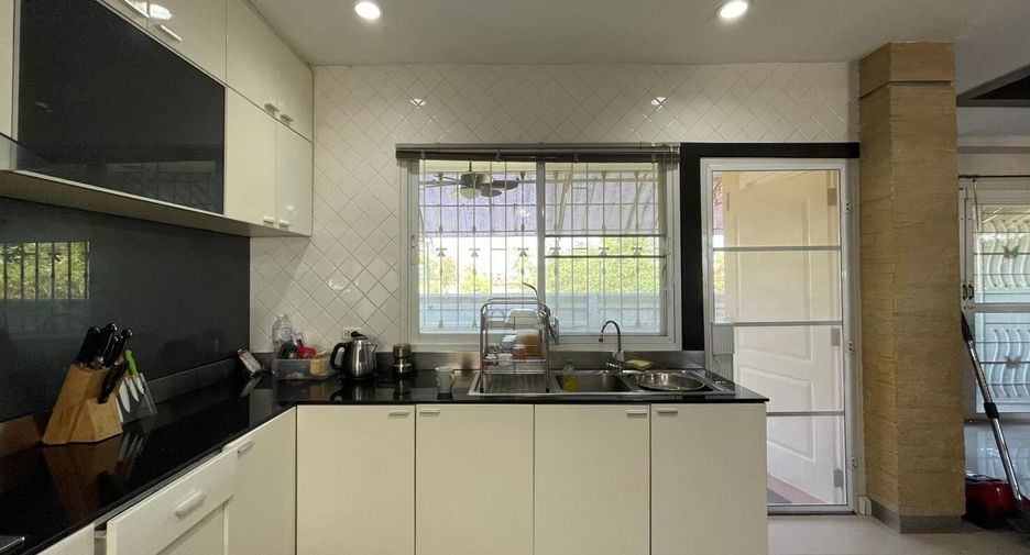 For rent 4 bed house in Mueang Nakhon Ratchasima, Nakhon Ratchasima