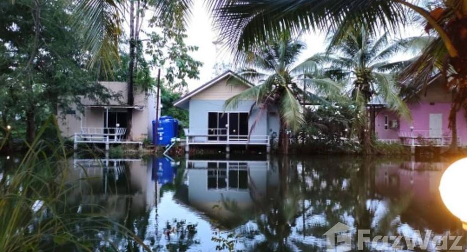 For sale 41 bed hotel in Mueang Surin, Surin