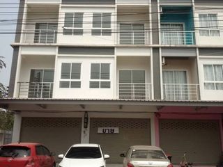 For sale 4 bed retail Space in Mae Sot, Tak