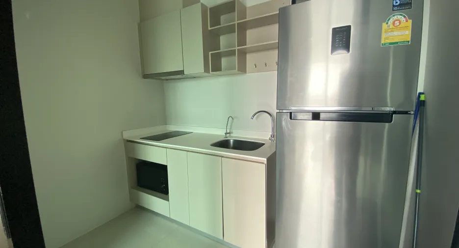 For rent 2 bed condo in Watthana, Bangkok