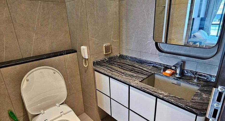 For sale 1 bed condo in Watthana, Bangkok
