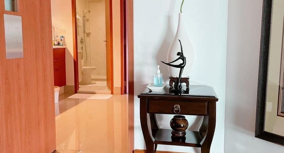 For sale 2 bed condo in Dusit, Bangkok