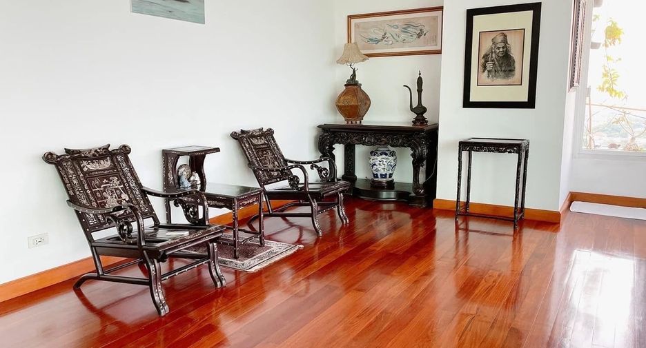 For sale 2 bed condo in Dusit, Bangkok