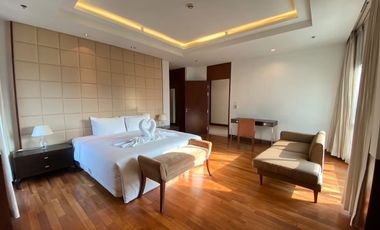 For rent 3 bed condo in Pathum Wan, Bangkok
