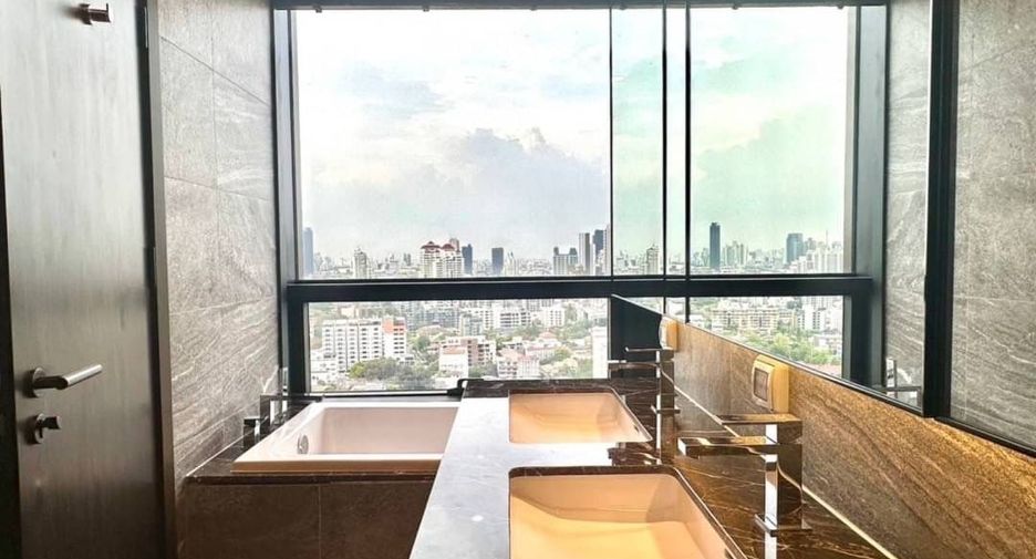 For rent 2 bed condo in Khlong Toei, Bangkok