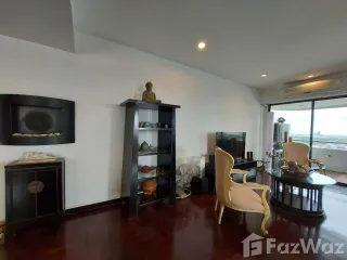 For rent 3 bed condo in Yan Nawa, Bangkok