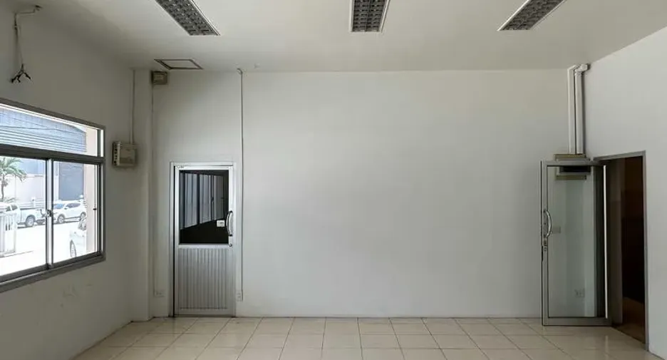 出租 仓库 在 Mueang Samut Prakan, Samut Prakan