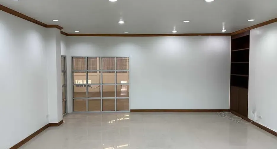 出租 仓库 在 Mueang Samut Prakan, Samut Prakan