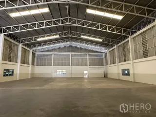 For rent warehouse in Mueang Samut Prakan, Samut Prakan