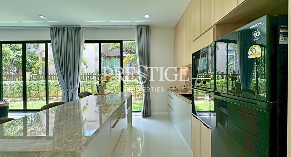 For sale 4 bedrooms house in Sattahip, Chonburi
